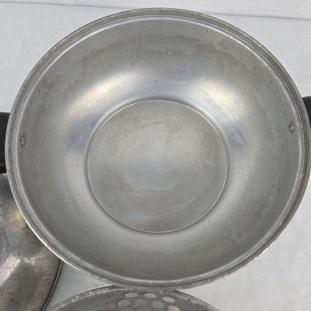 Vintage West Bend Bun Warmer Serving Oven MCM Aluminum Bread Warmer - Picture 9 of 14